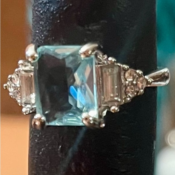 🎉HP🎉Beautiful Silvery Tone  Cubic Zirconia Ring🎉HP🎉 - Picture 2 of 4